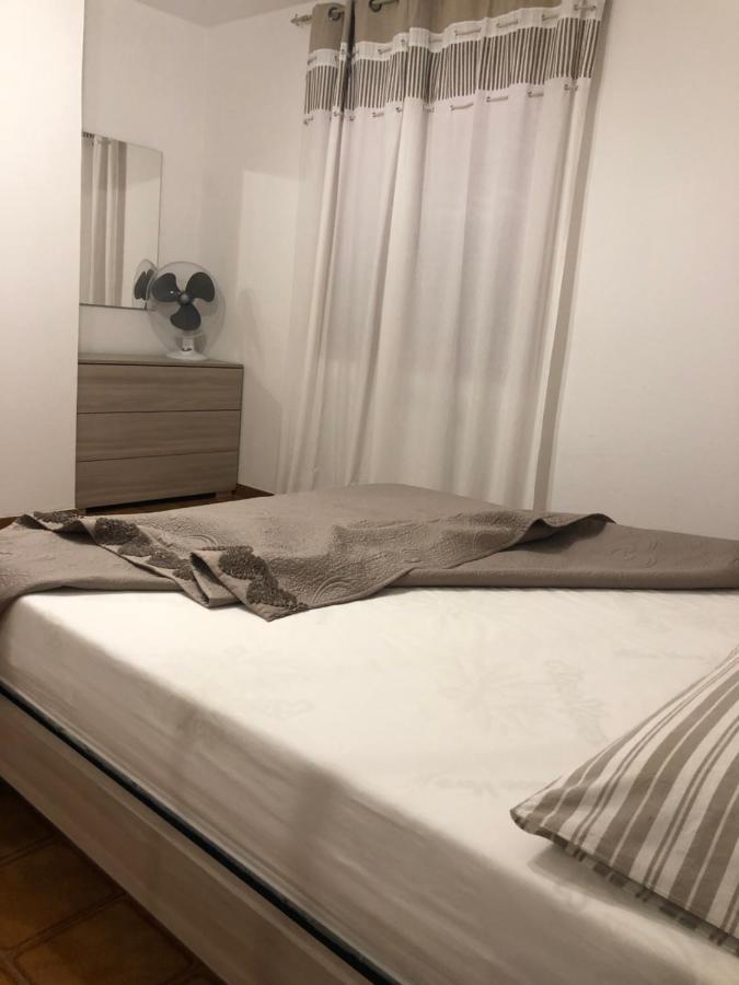Private Apartment With Garden Cannigione Exterior foto